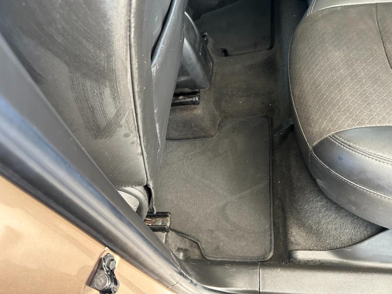 Buick Encore Vehicle Full-screen Gallery Image 21