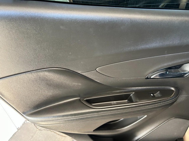 Buick Encore Vehicle Full-screen Gallery Image 22