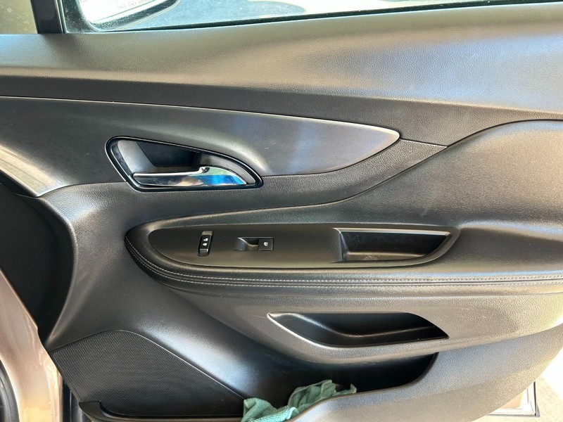 Buick Encore Vehicle Full-screen Gallery Image 23