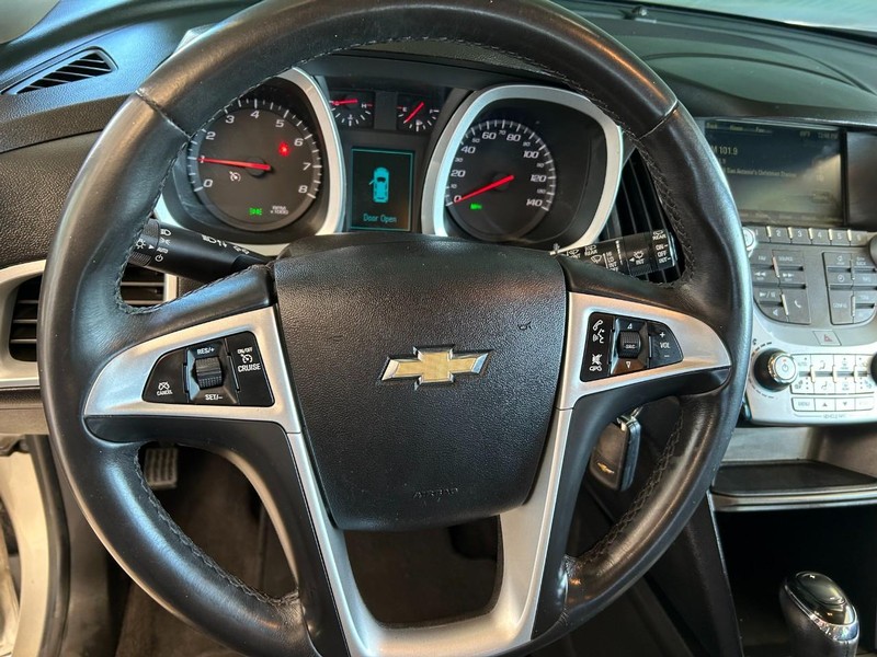 Chevrolet Equinox Vehicle Full-screen Gallery Image 12