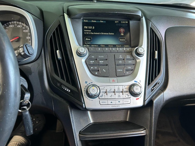 Chevrolet Equinox Vehicle Full-screen Gallery Image 14