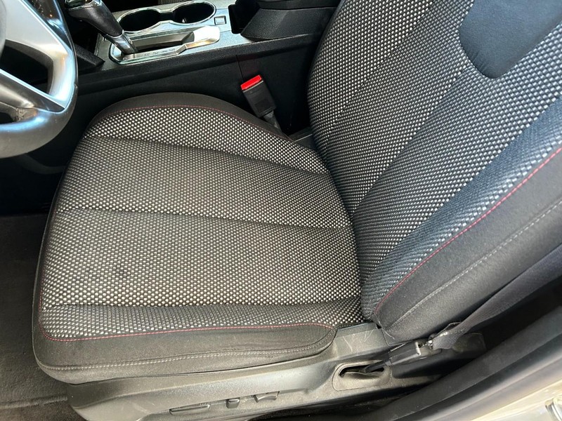 Chevrolet Equinox Vehicle Full-screen Gallery Image 17