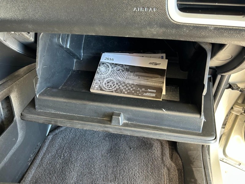 Chevrolet Equinox Vehicle Full-screen Gallery Image 19