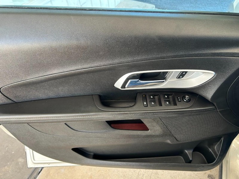 Chevrolet Equinox Vehicle Full-screen Gallery Image 21