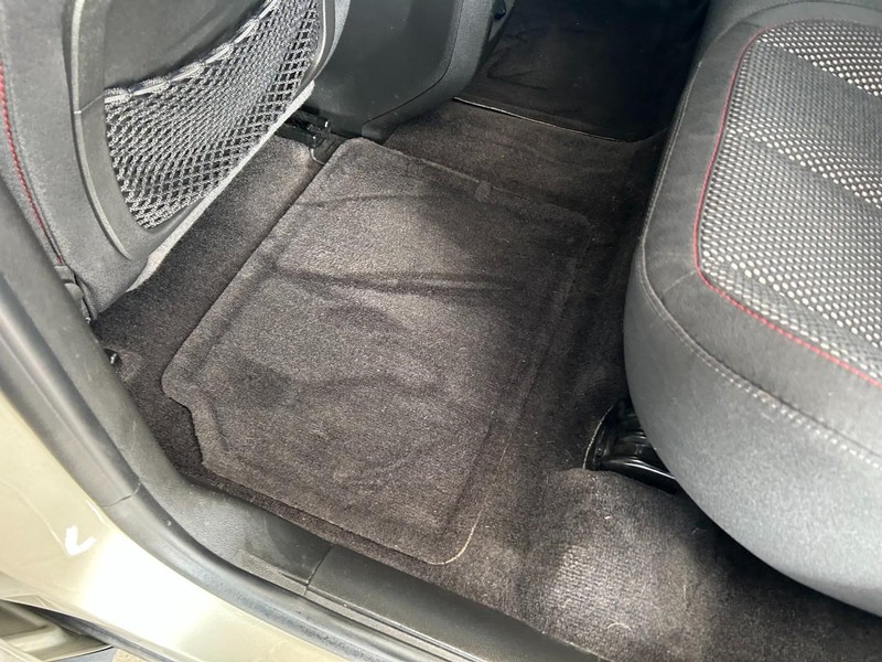 Chevrolet Equinox Vehicle Full-screen Gallery Image 23