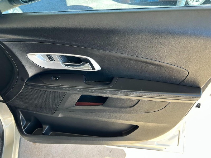 Chevrolet Equinox Vehicle Full-screen Gallery Image 29