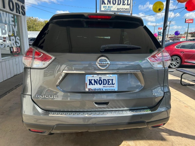 Nissan Rogue Vehicle Full-screen Gallery Image 03