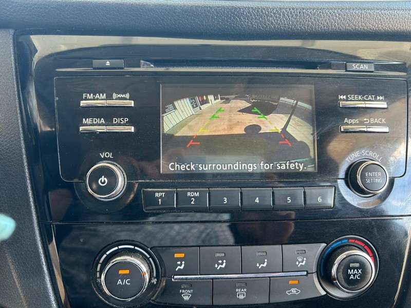 Nissan Rogue Vehicle Full-screen Gallery Image 13