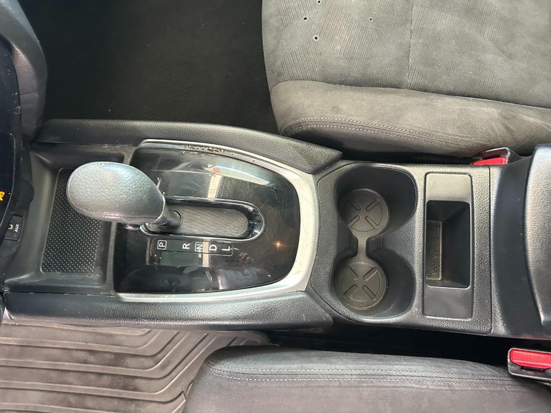 Nissan Rogue Vehicle Full-screen Gallery Image 15