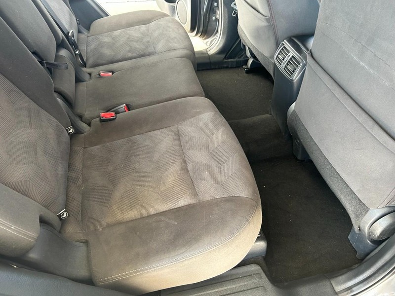 Nissan Rogue Vehicle Full-screen Gallery Image 20