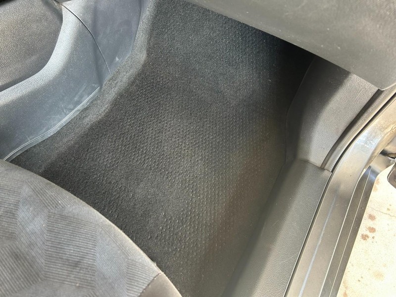 Nissan Rogue Vehicle Full-screen Gallery Image 26