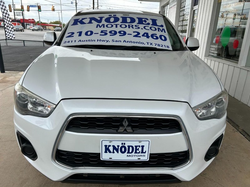 Mitsubishi Outlander Sport Vehicle Full-screen Gallery Image 02