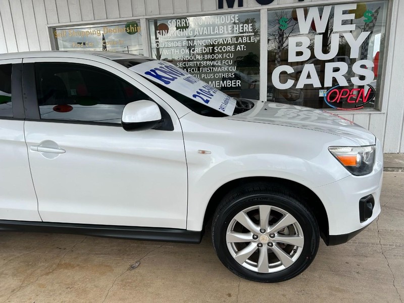 Mitsubishi Outlander Sport Vehicle Full-screen Gallery Image 04