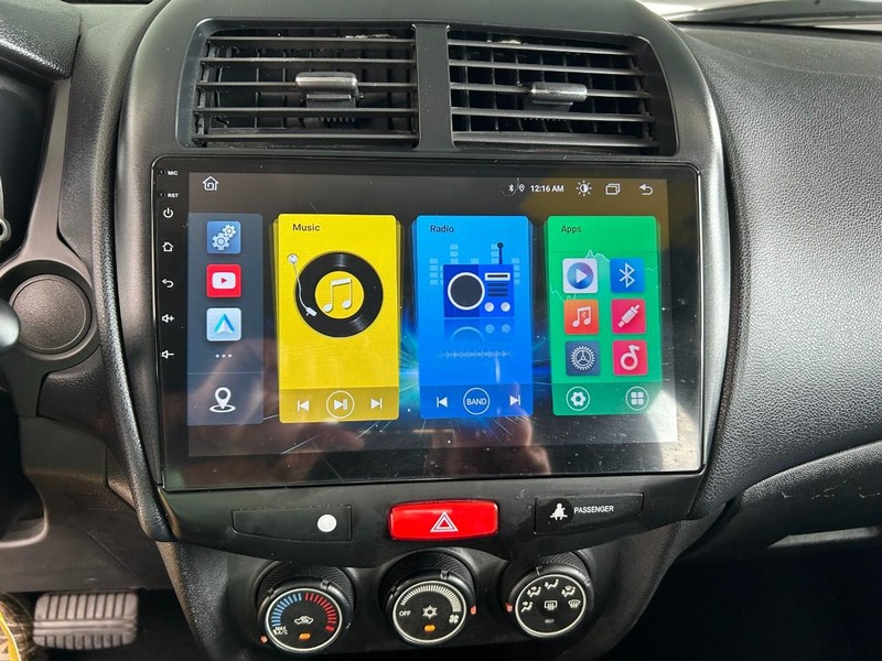 Mitsubishi Outlander Sport Vehicle Full-screen Gallery Image 13