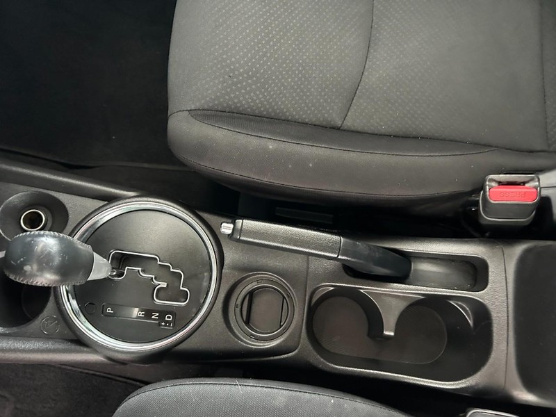 Mitsubishi Outlander Sport Vehicle Full-screen Gallery Image 15