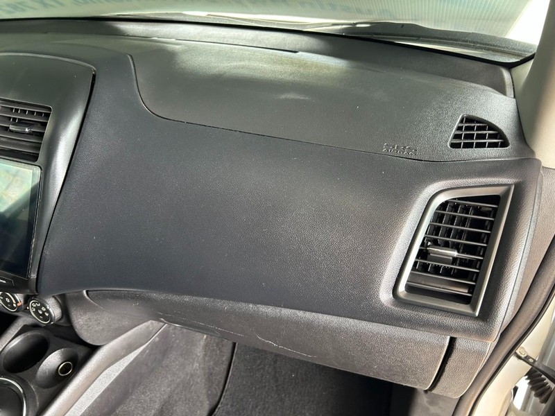 Mitsubishi Outlander Sport Vehicle Full-screen Gallery Image 24