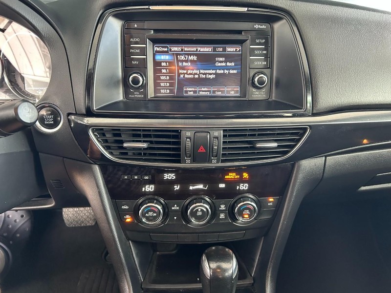 Mazda MAZDA6 Vehicle Full-screen Gallery Image 11