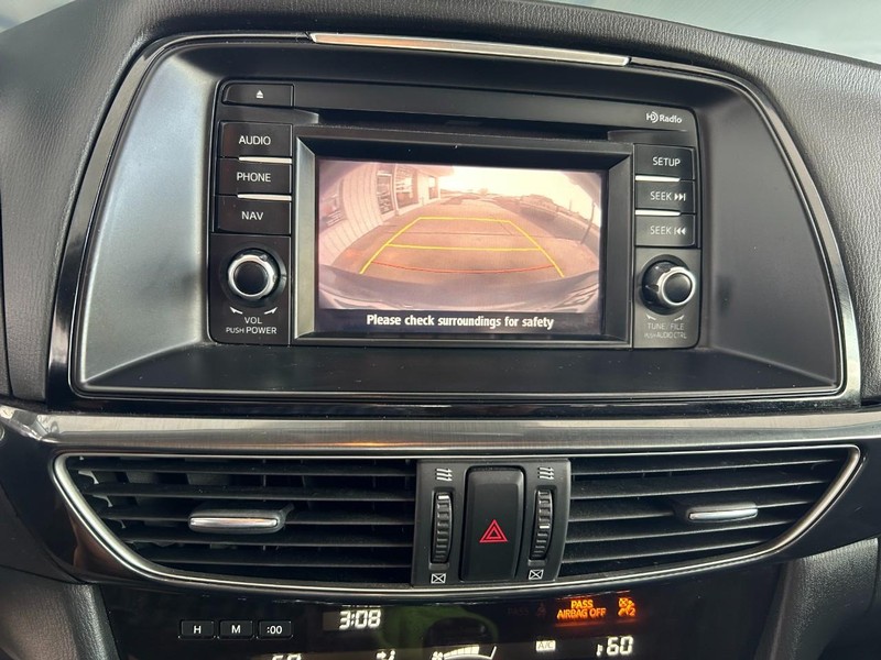 Mazda MAZDA6 Vehicle Full-screen Gallery Image 12