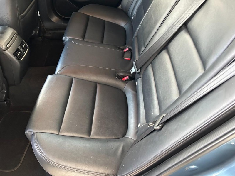 Mazda MAZDA6 Vehicle Full-screen Gallery Image 16