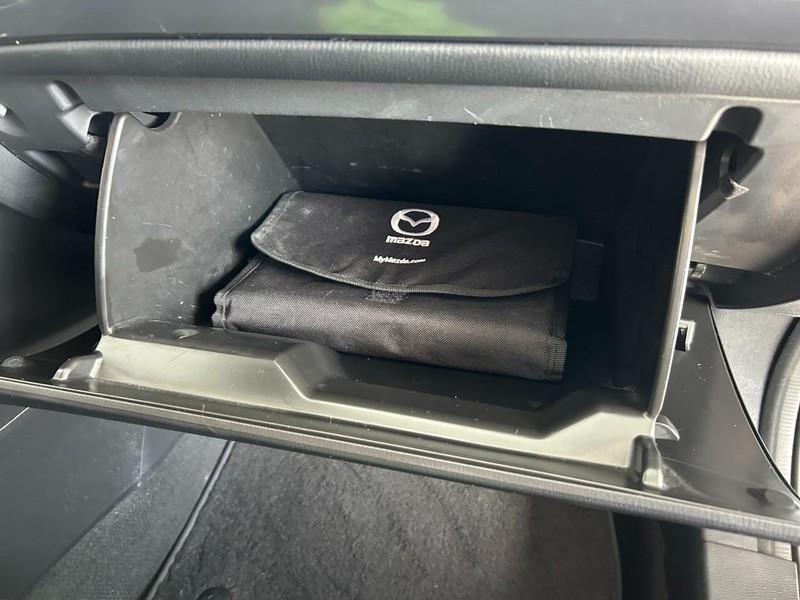 Mazda MAZDA6 Vehicle Full-screen Gallery Image 18