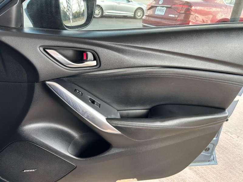 Mazda MAZDA6 Vehicle Full-screen Gallery Image 23