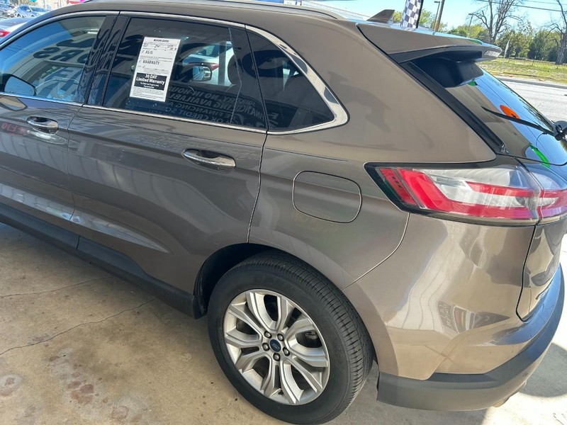 Ford Edge Vehicle Full-screen Gallery Image 06