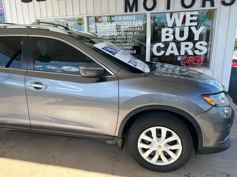 Nissan Rogue Vehicle Full-screen Gallery Image 04