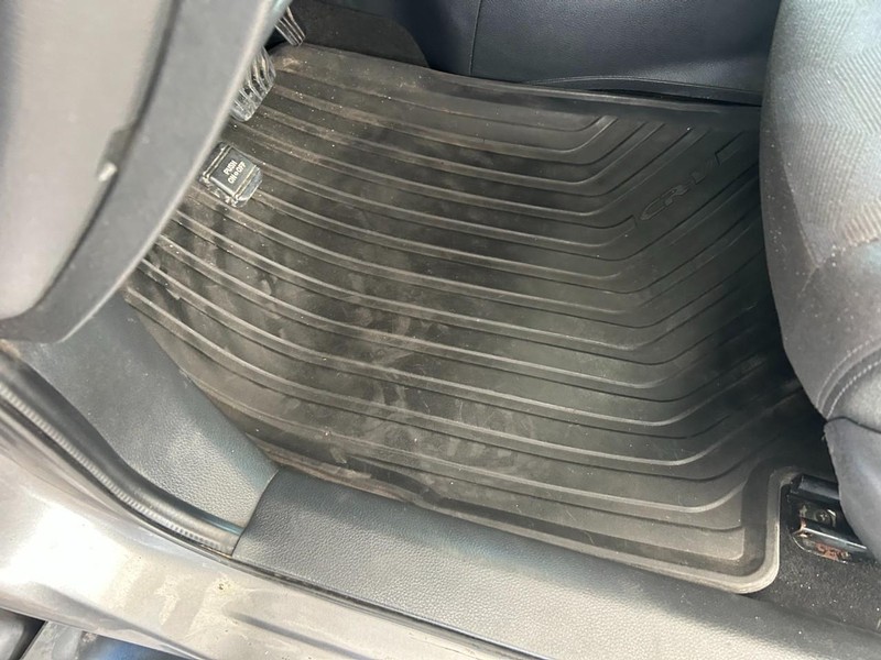 Nissan Rogue Vehicle Full-screen Gallery Image 18