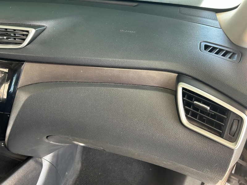 Nissan Rogue Vehicle Full-screen Gallery Image 23