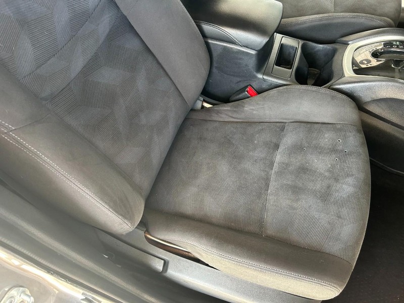 Nissan Rogue Vehicle Full-screen Gallery Image 24