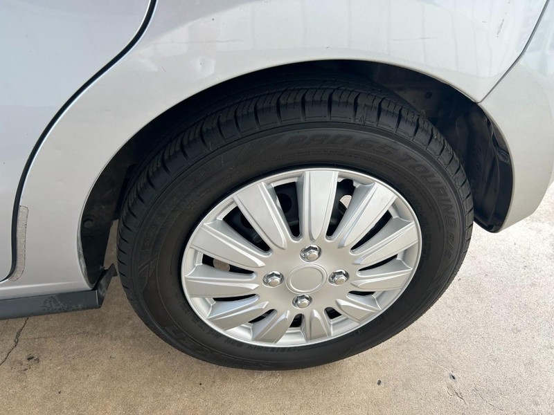 Mitsubishi Mirage Vehicle Full-screen Gallery Image 08