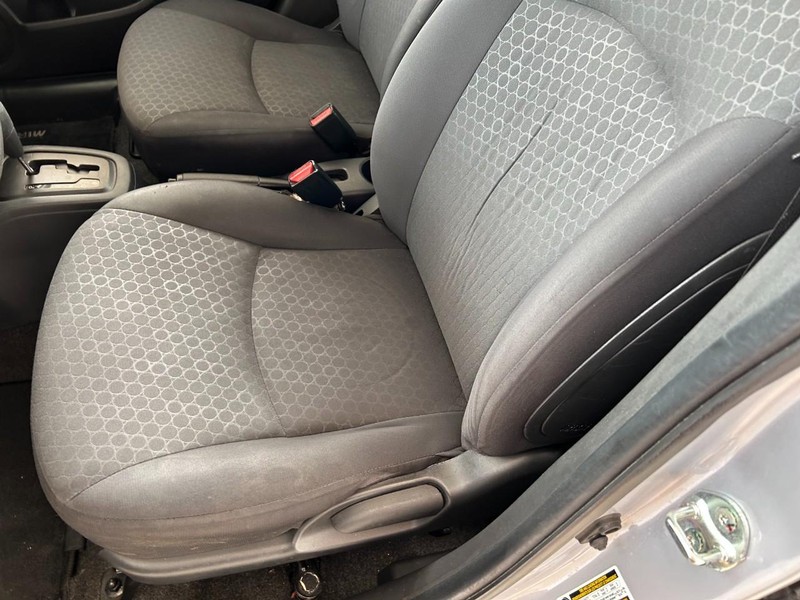 Mitsubishi Mirage Vehicle Full-screen Gallery Image 16