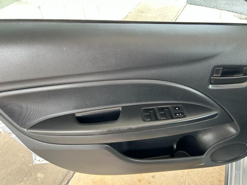 Mitsubishi Mirage Vehicle Full-screen Gallery Image 19
