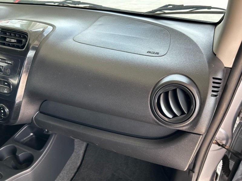 Mitsubishi Mirage Vehicle Full-screen Gallery Image 23