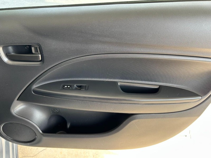 Mitsubishi Mirage Vehicle Full-screen Gallery Image 26