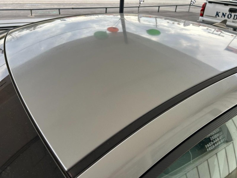 Hyundai Elantra Vehicle Full-screen Gallery Image 07