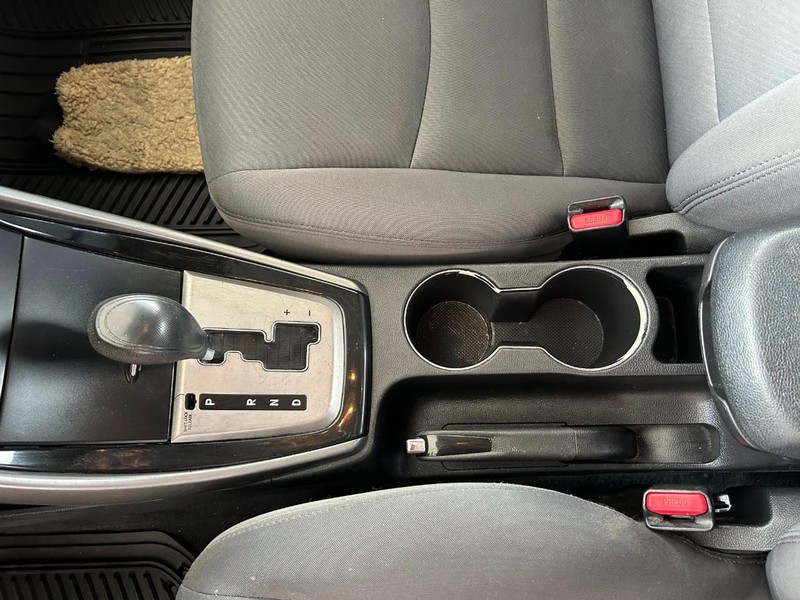 Hyundai Elantra Vehicle Full-screen Gallery Image 14