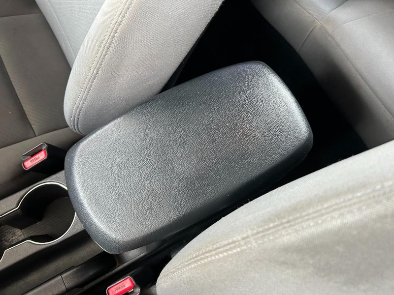 Hyundai Elantra Vehicle Full-screen Gallery Image 15