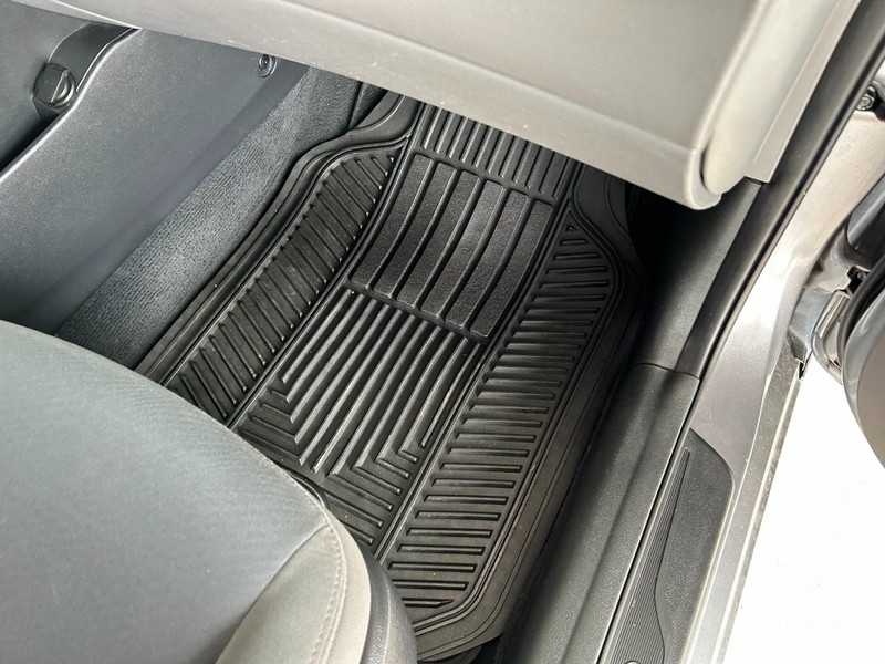 Hyundai Elantra Vehicle Full-screen Gallery Image 24