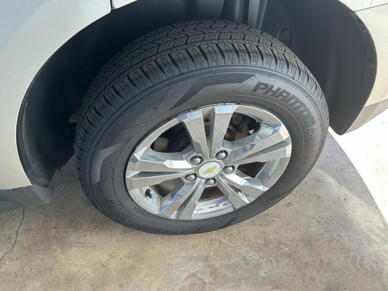 Chevrolet Equinox Vehicle Full-screen Gallery Image 08