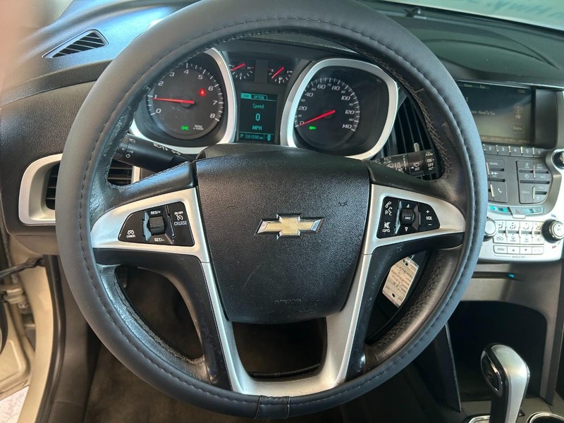 Chevrolet Equinox Vehicle Full-screen Gallery Image 12