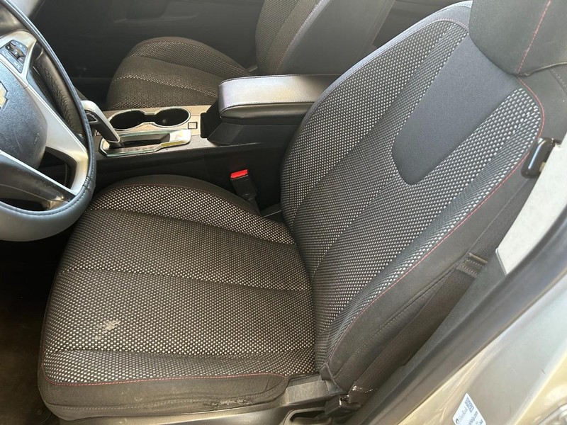 Chevrolet Equinox Vehicle Full-screen Gallery Image 17