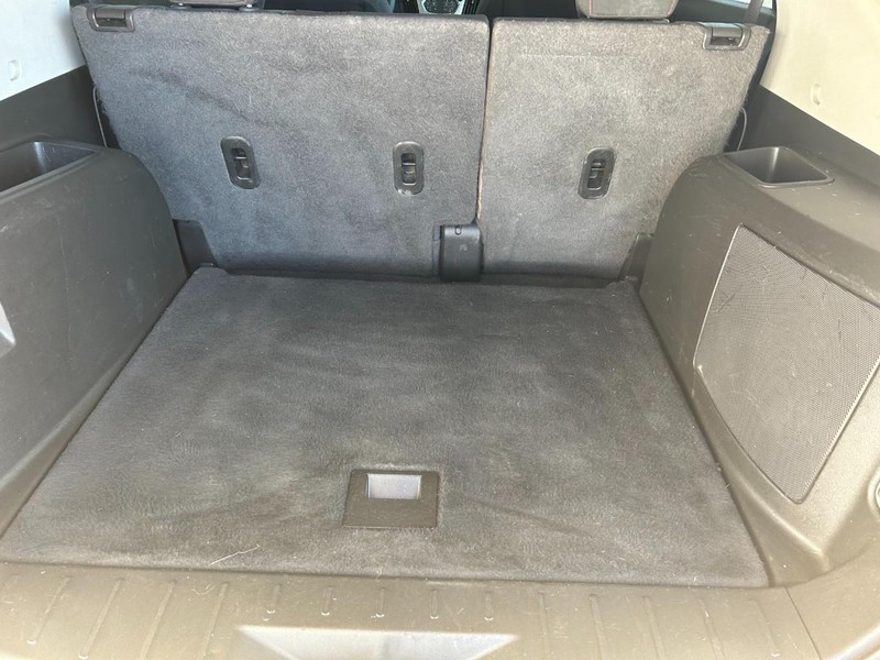 Chevrolet Equinox Vehicle Full-screen Gallery Image 18