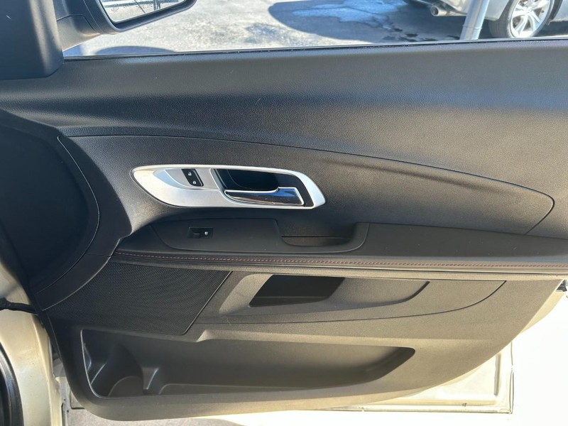 Chevrolet Equinox Vehicle Full-screen Gallery Image 27