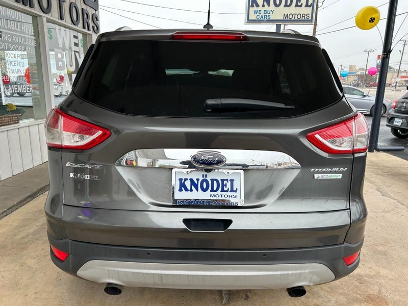 Ford Escape Vehicle Full-screen Gallery Image 03