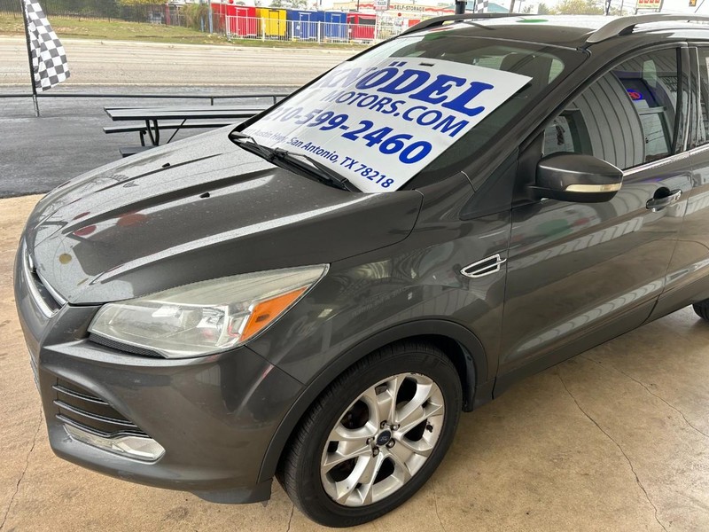 Ford Escape Vehicle Full-screen Gallery Image 05