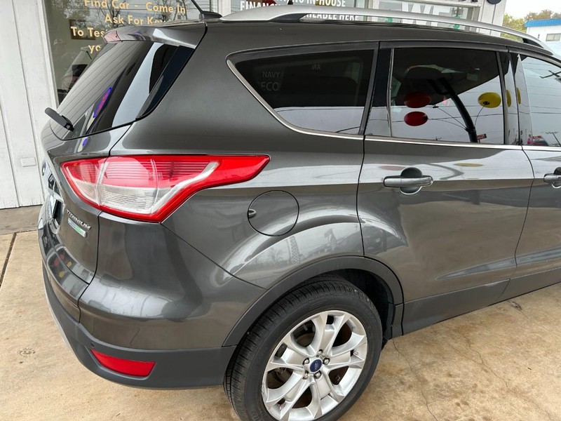 Ford Escape Vehicle Full-screen Gallery Image 07