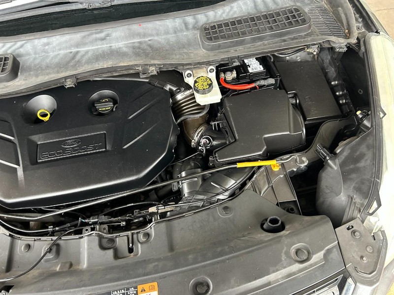 Ford Escape Vehicle Full-screen Gallery Image 11