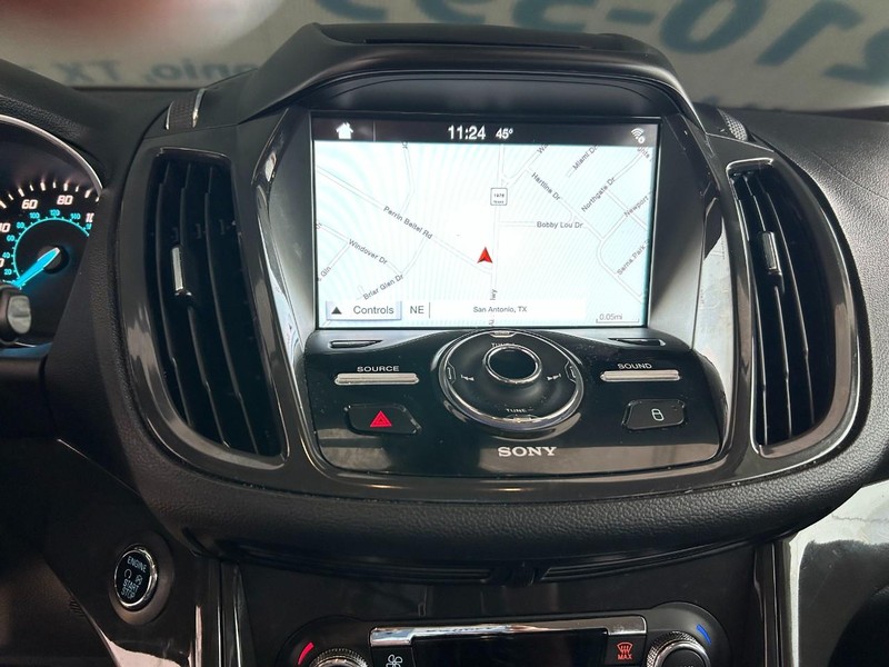 Ford Escape Vehicle Full-screen Gallery Image 14