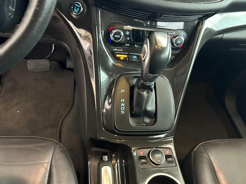 Ford Escape Vehicle Full-screen Gallery Image 15